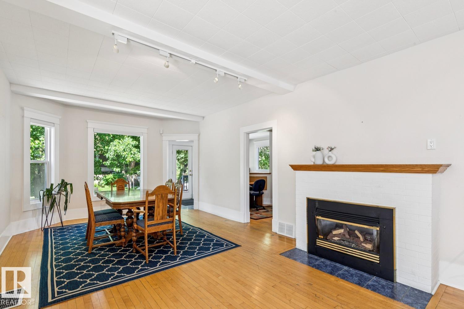 11223 99 AV NW - 8