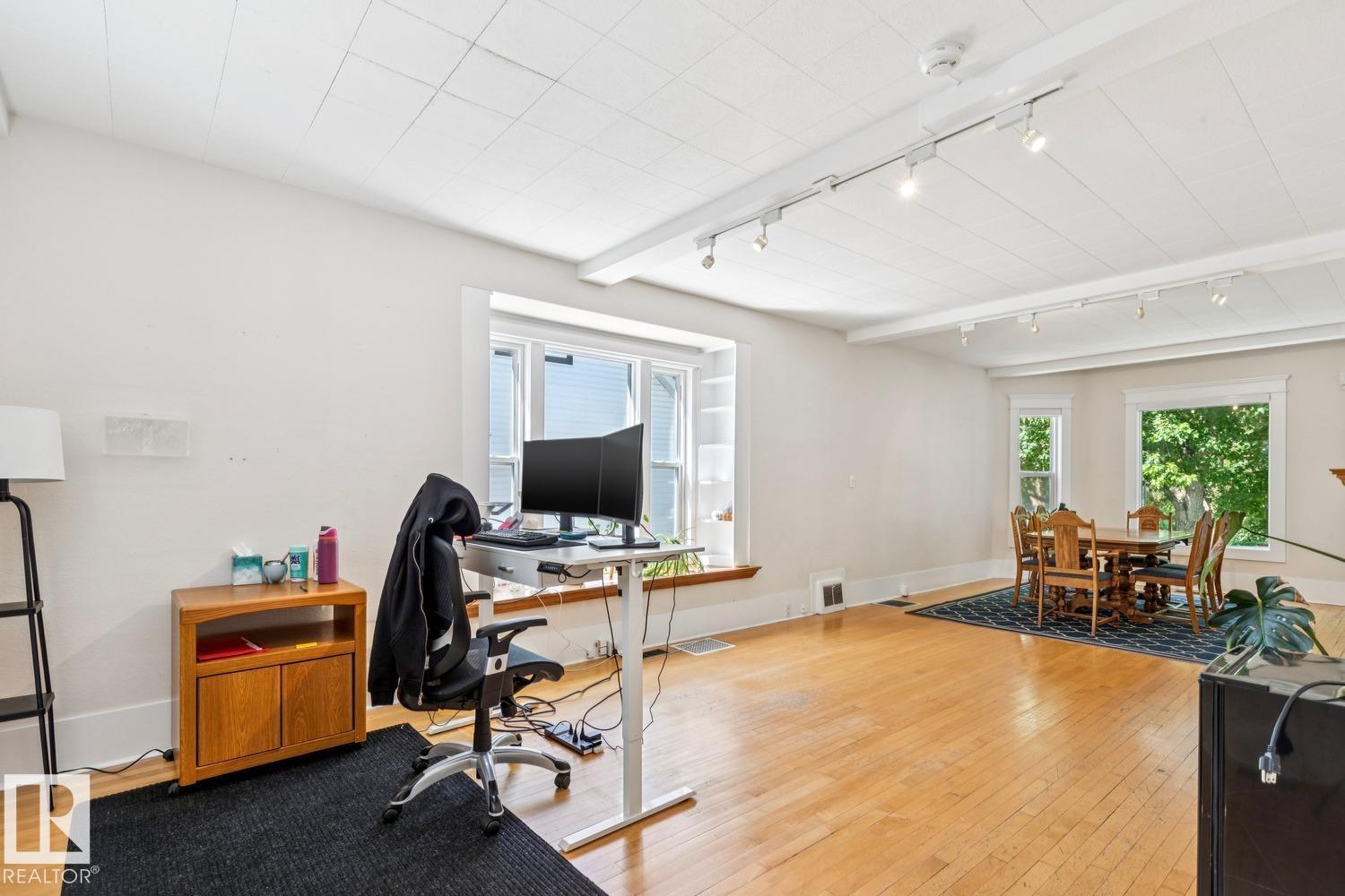 11223 99 AV NW - 9
