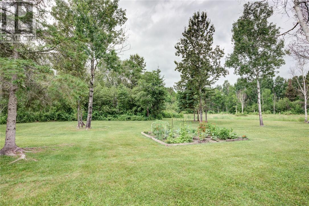 374 Seguin - Image 33