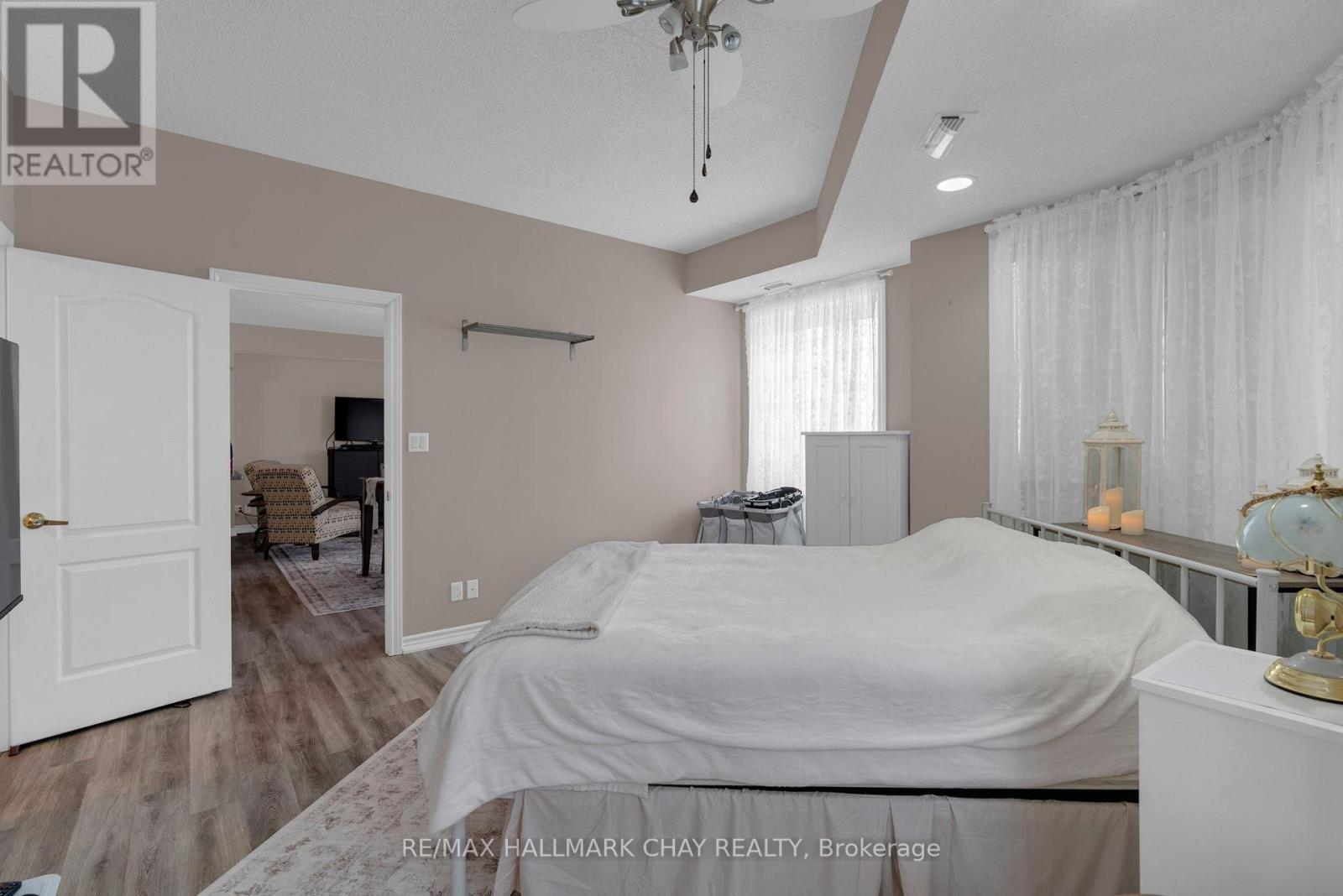 #109 486 LACLIE STREET - 11