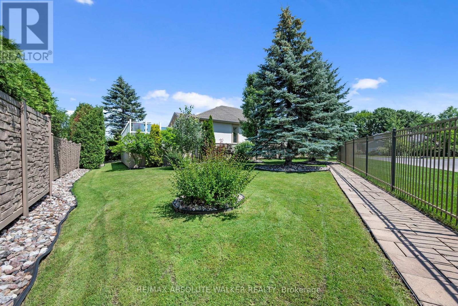 667 EVERLASTING CRESCENT, Ottawa. Luxury613. By Peter Sagos - Image 39
