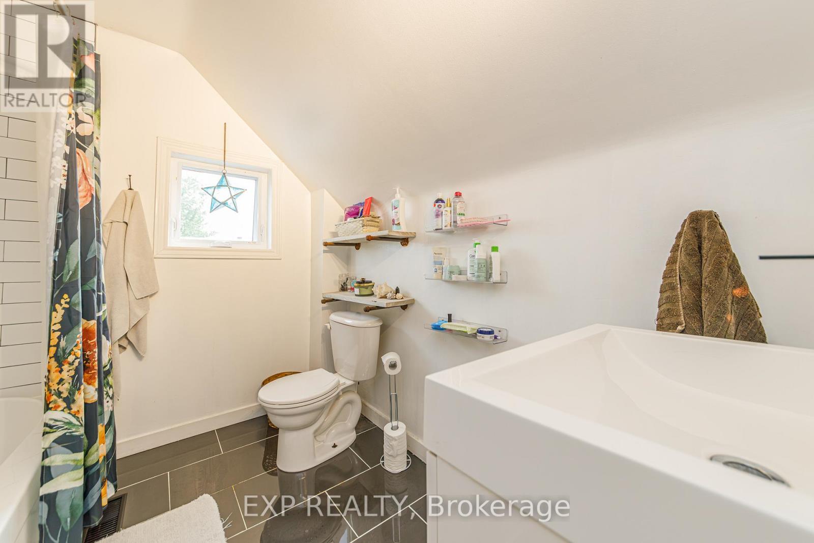 22 ST JOHNS WAY - 17