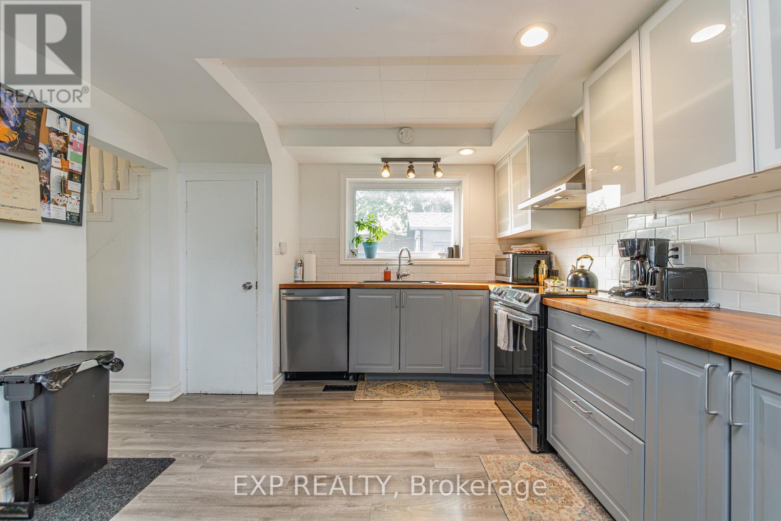 22 ST JOHNS WAY - 6
