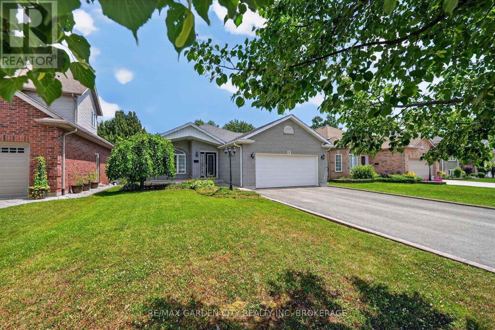 5 GREEN POINTE DRIVE - 1
