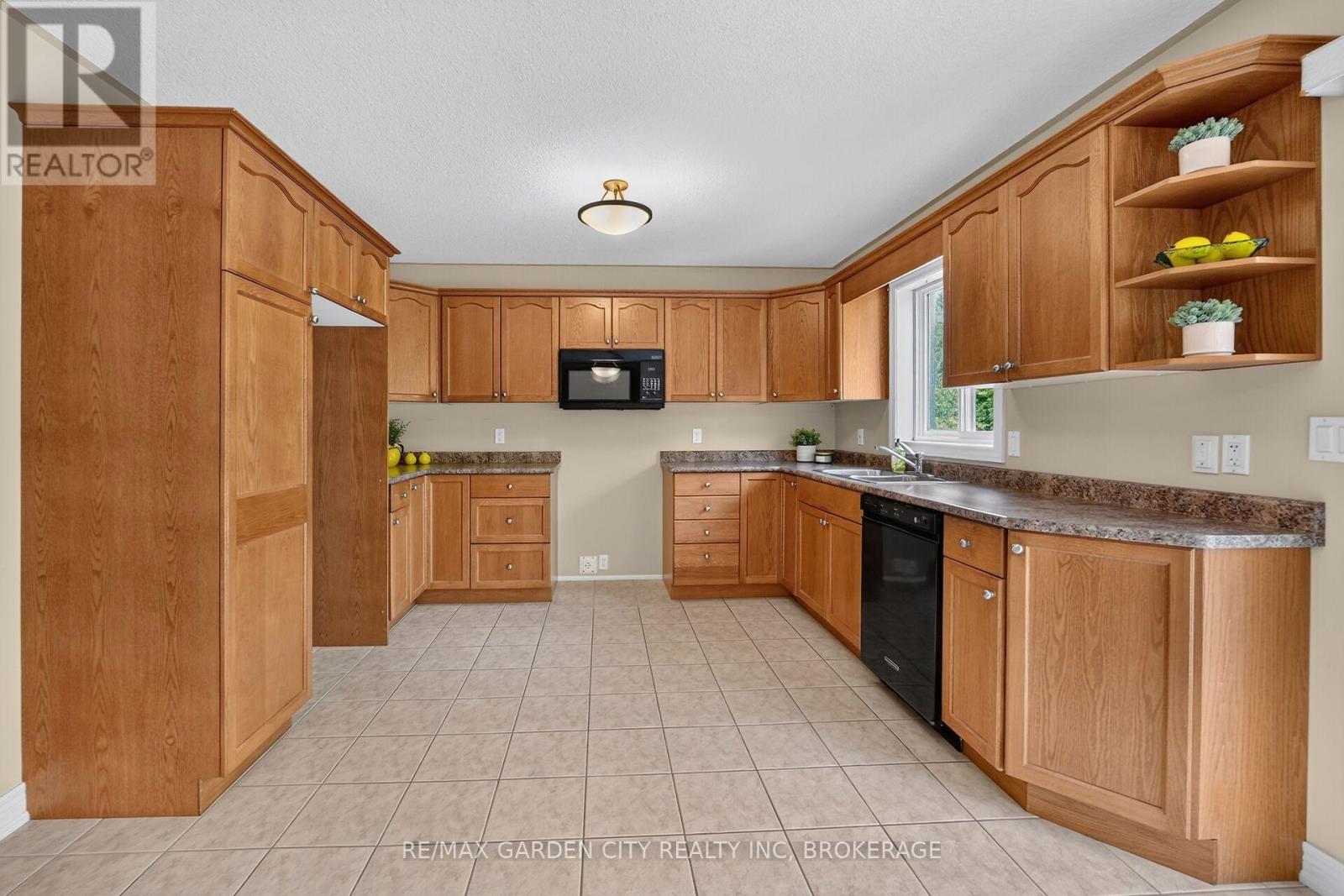 5 GREEN POINTE DRIVE - 10