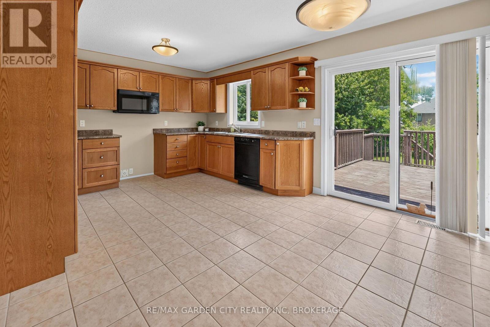 5 GREEN POINTE DRIVE - 11