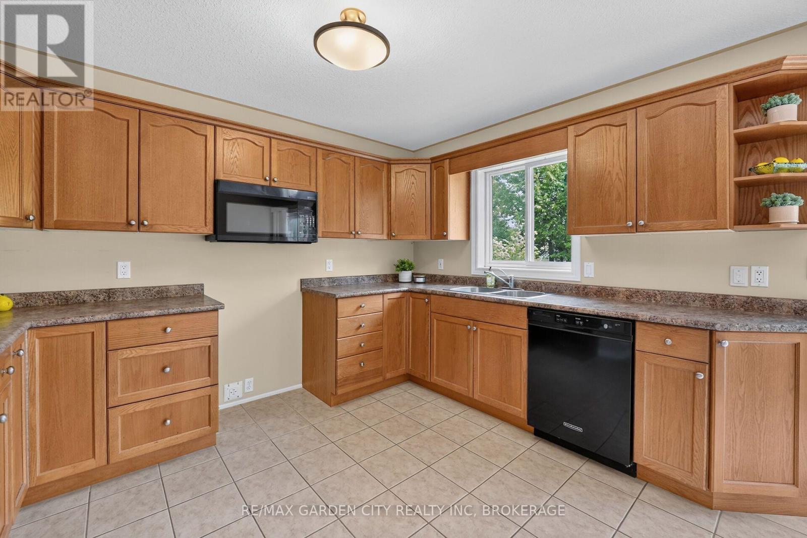 5 GREEN POINTE DRIVE - 12