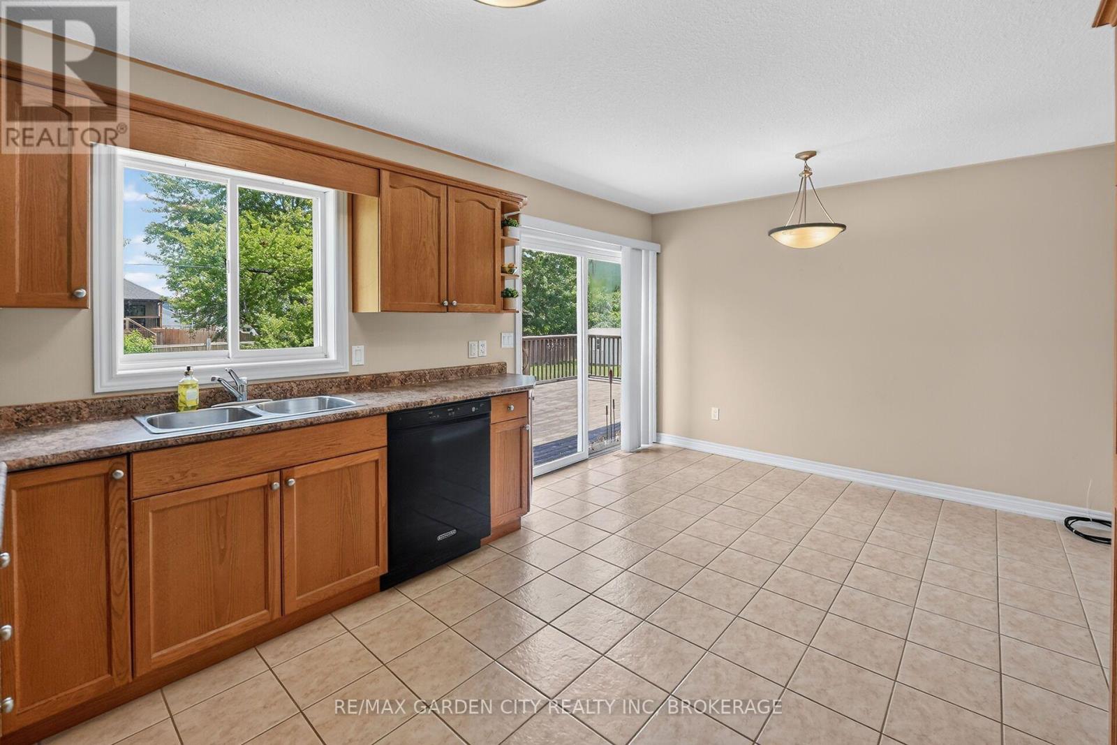5 GREEN POINTE DRIVE - 13