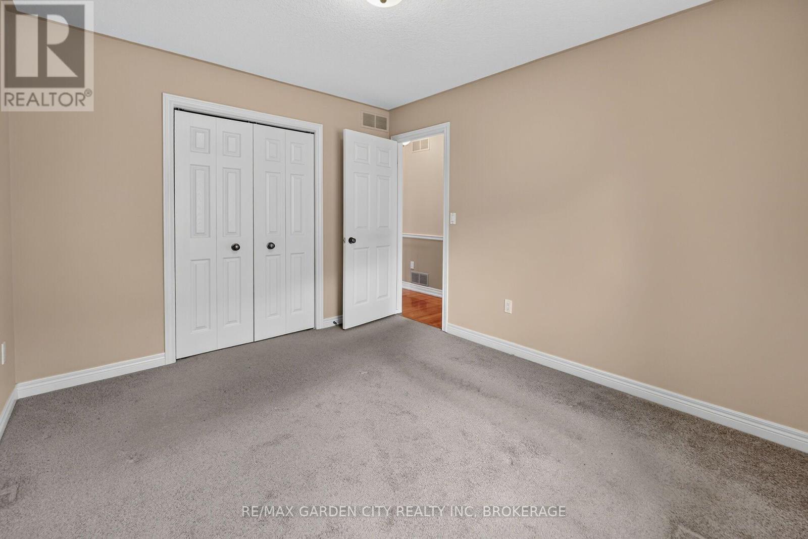 5 GREEN POINTE DRIVE - 18