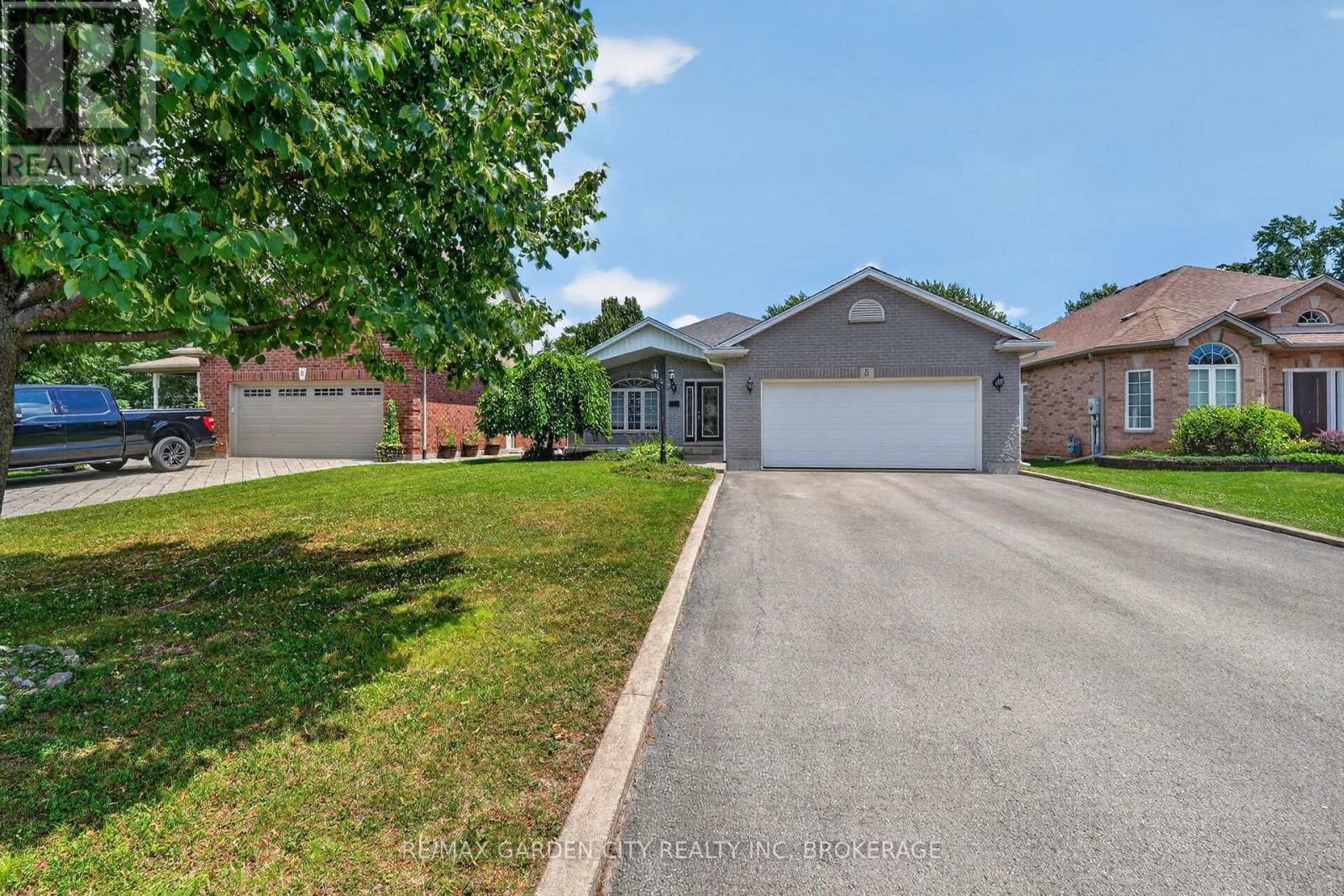 5 GREEN POINTE DRIVE - 2