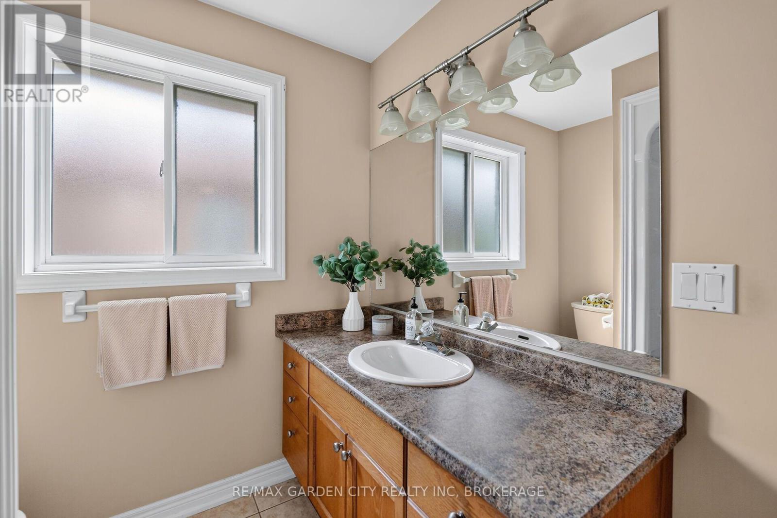 5 GREEN POINTE DRIVE - 20