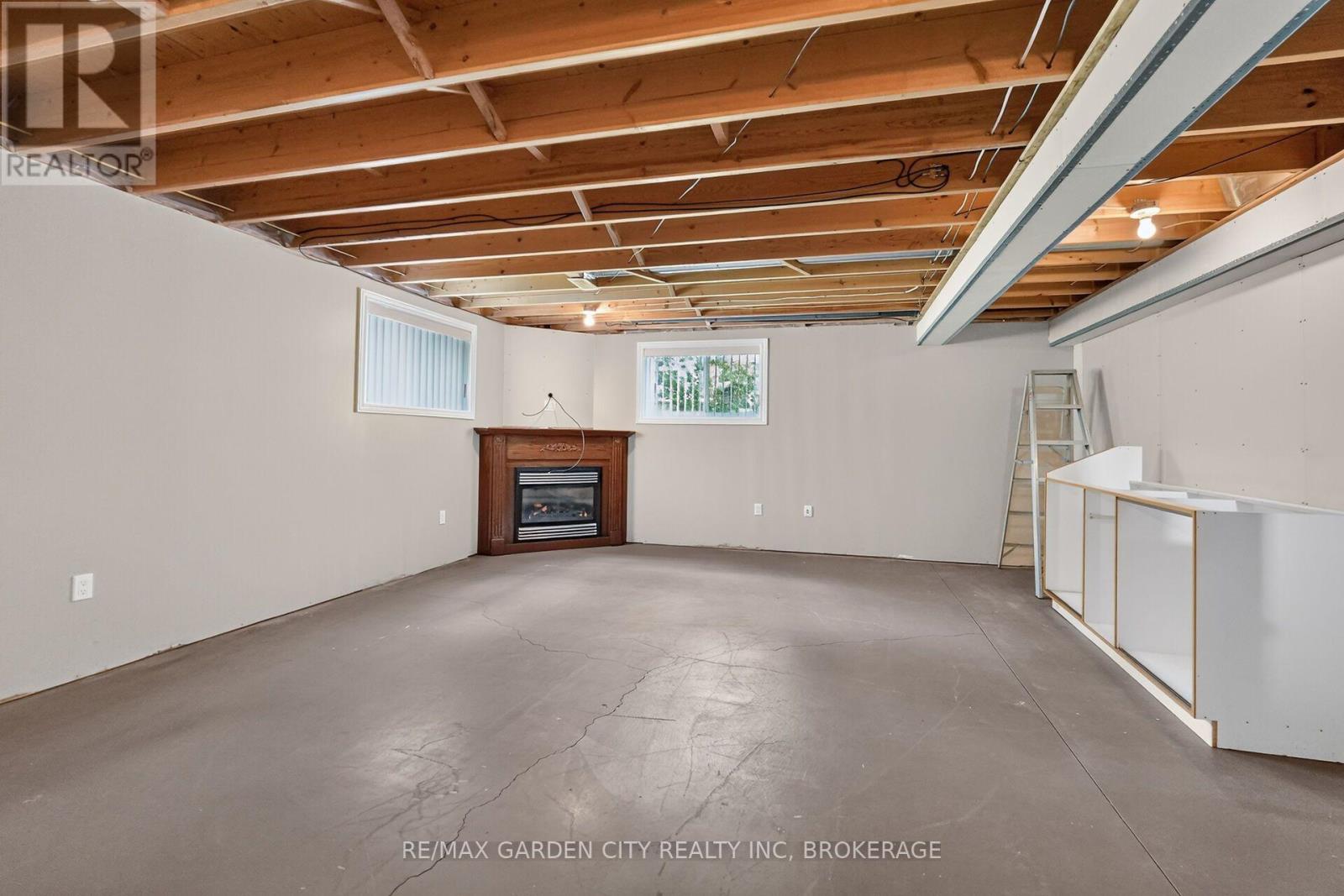 5 GREEN POINTE DRIVE - 24