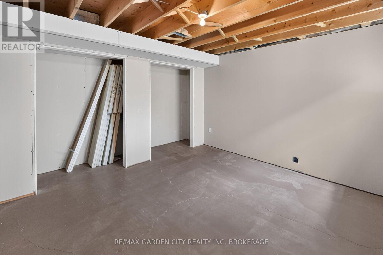 5 GREEN POINTE DRIVE - 27