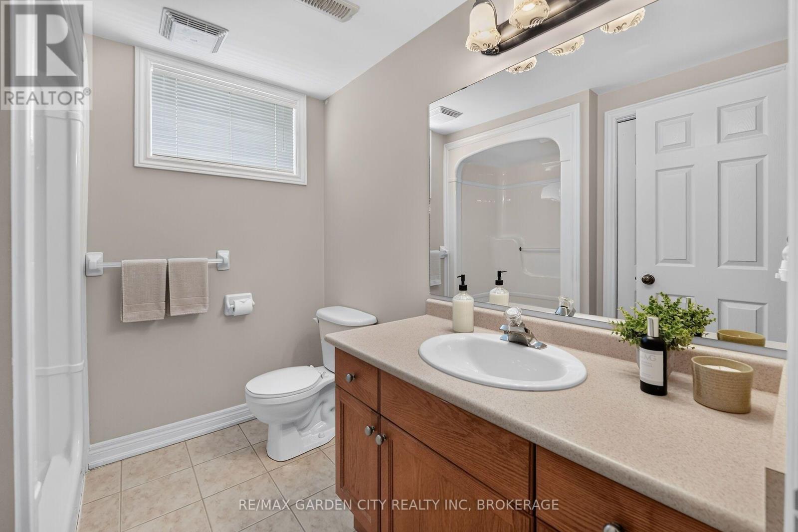 5 GREEN POINTE DRIVE - 28