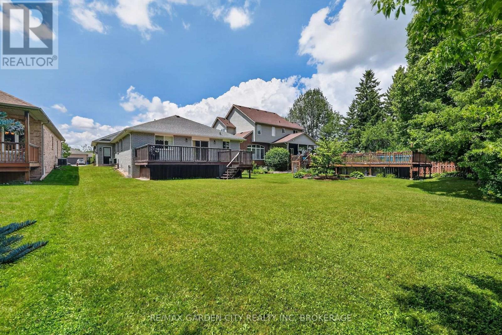 5 GREEN POINTE DRIVE - 33