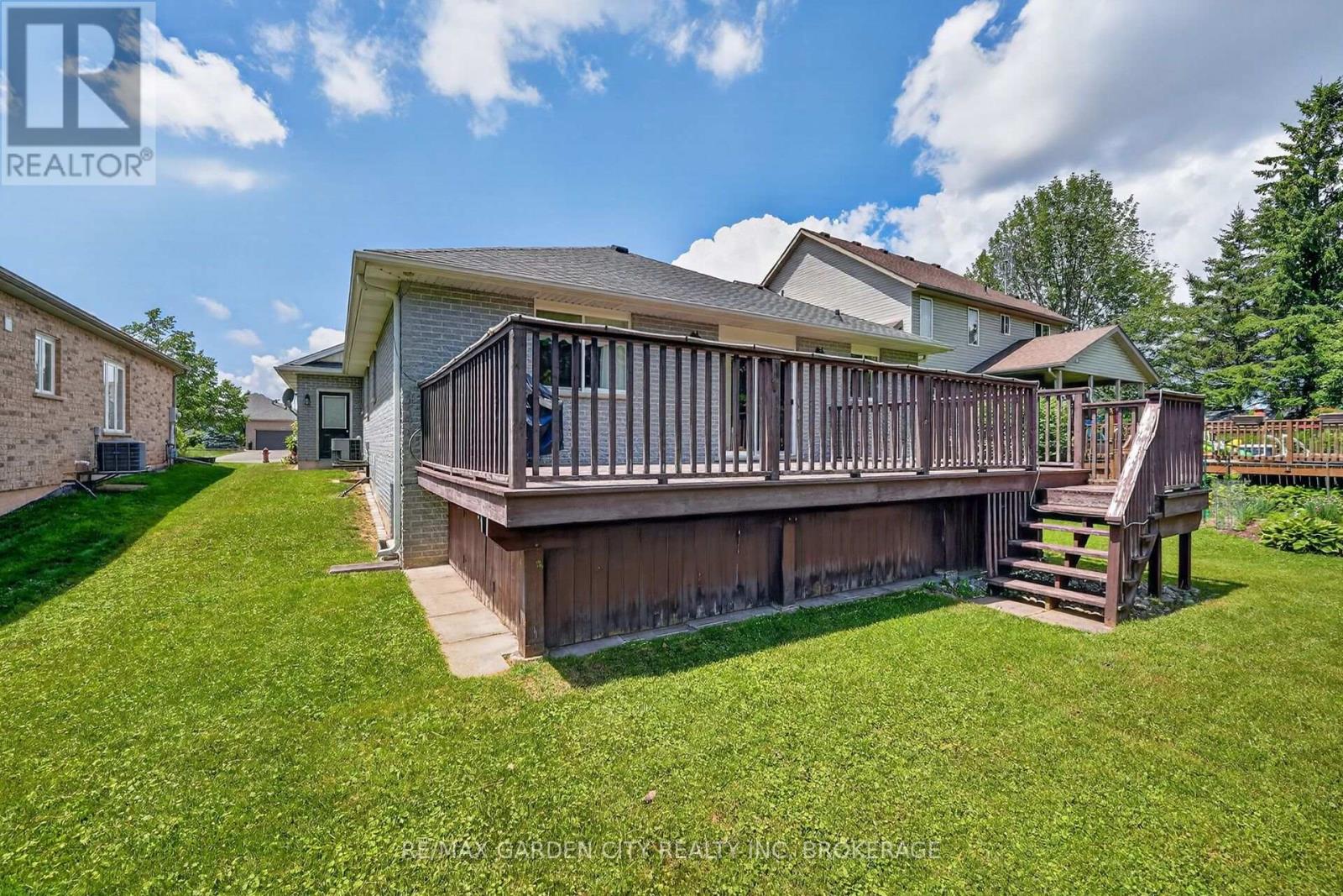 5 GREEN POINTE DRIVE - 34