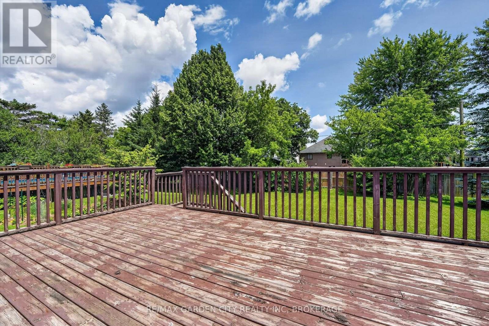 5 GREEN POINTE DRIVE - 36