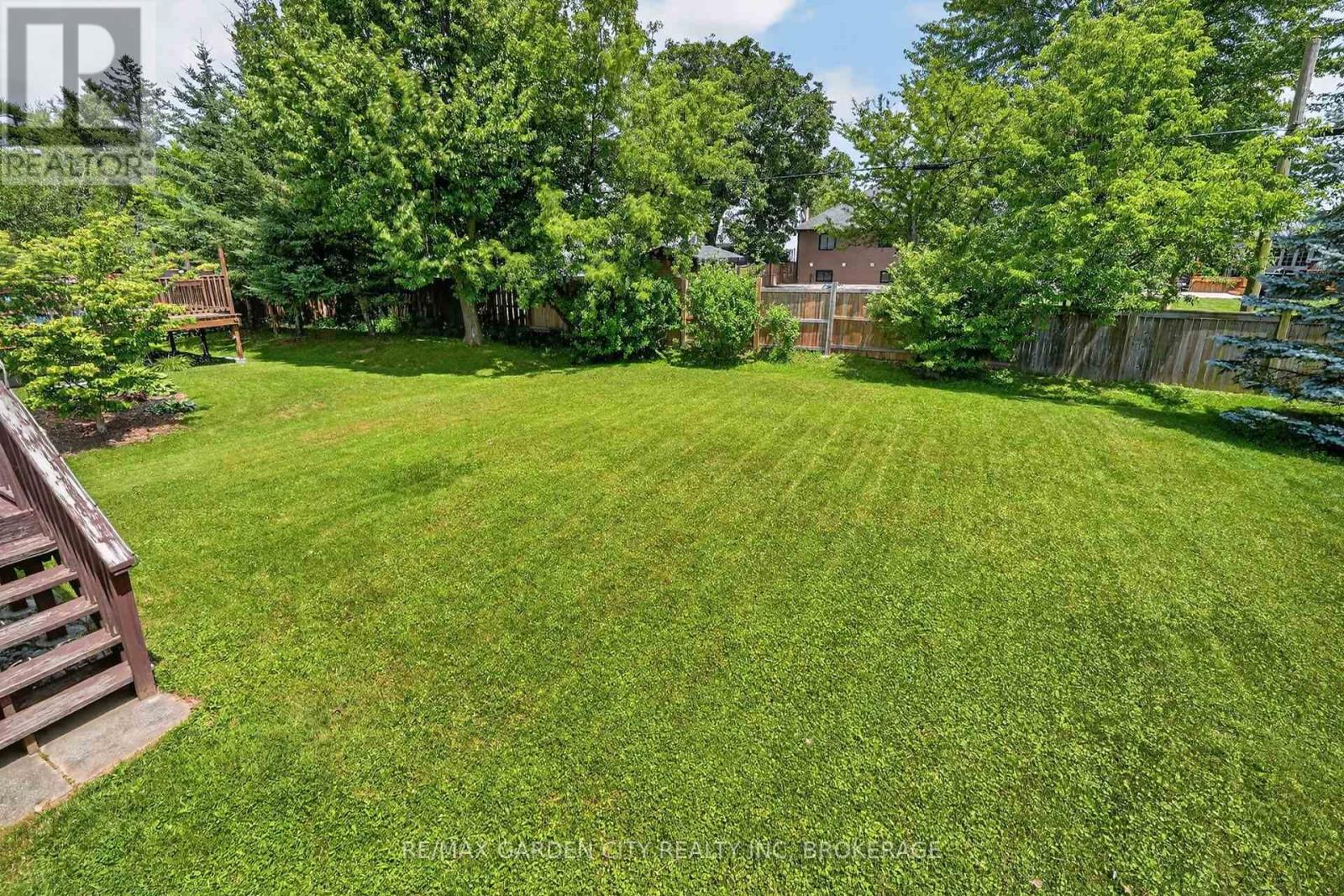5 GREEN POINTE DRIVE - 37