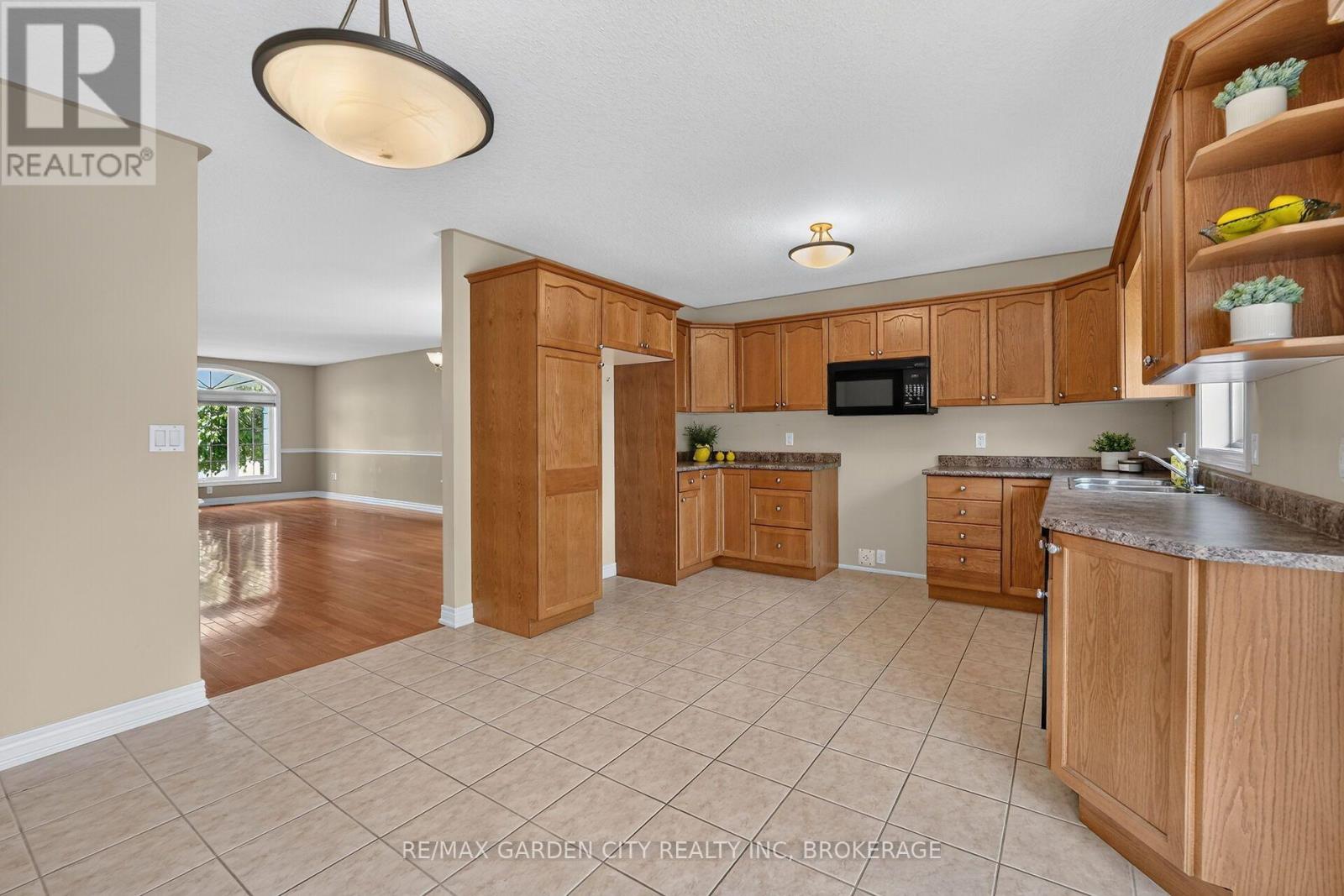 5 GREEN POINTE DRIVE - 9