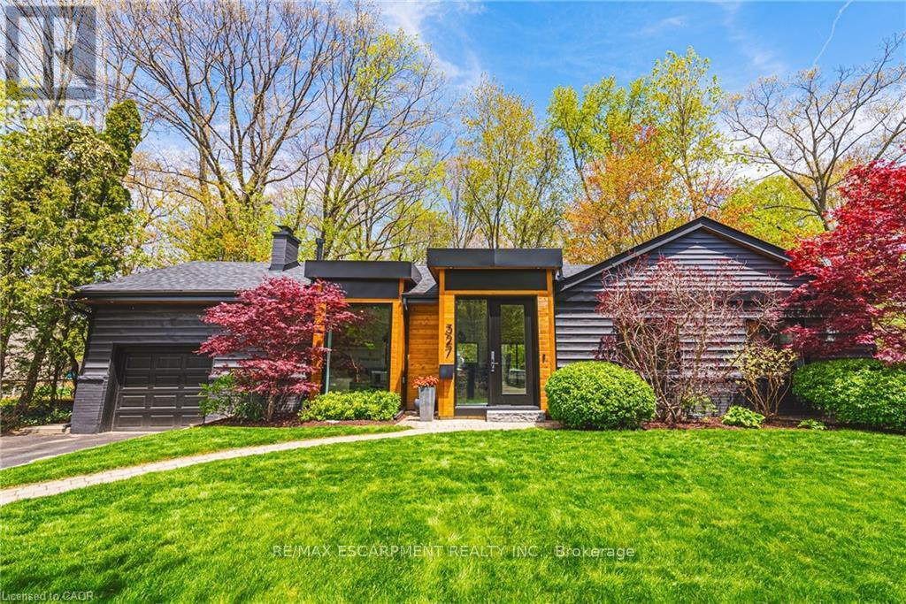 327 GOODRAM DRIVE - 1