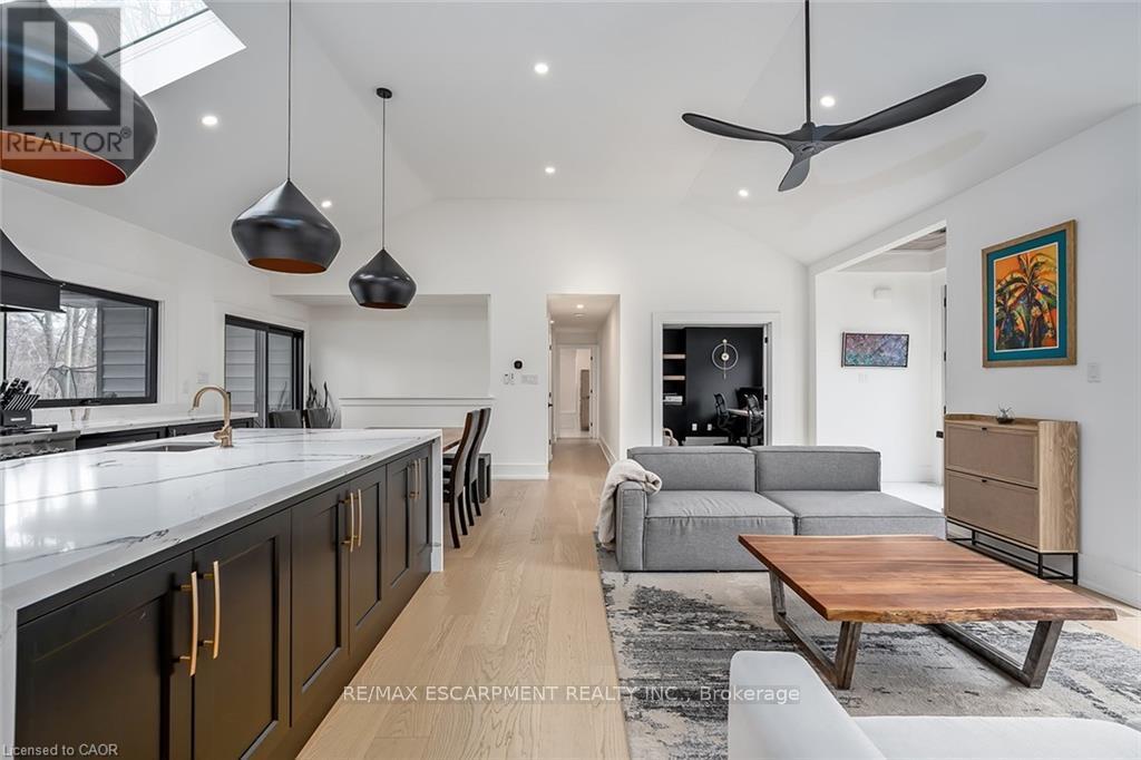 327 GOODRAM DRIVE - 14