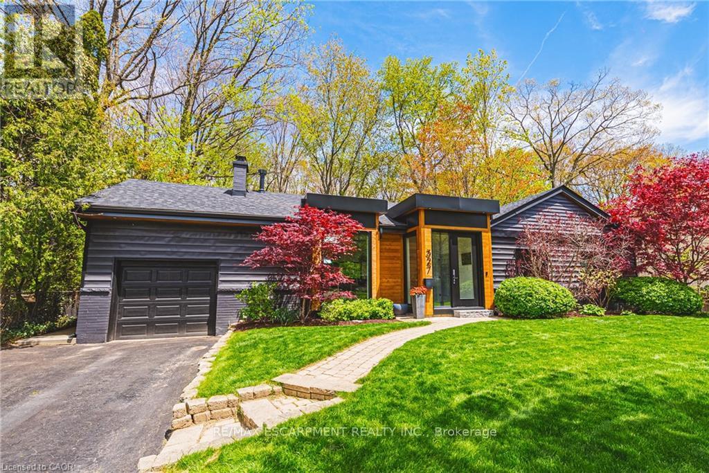 327 GOODRAM DRIVE - 2