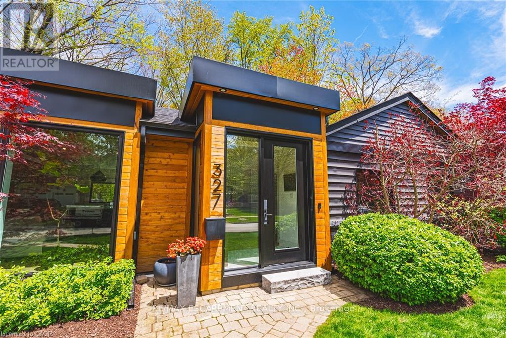 327 GOODRAM DRIVE - 3