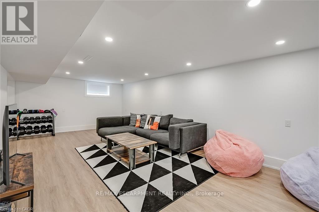 327 GOODRAM DRIVE - 31