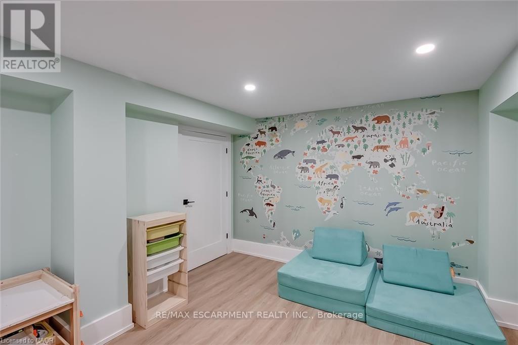 327 GOODRAM DRIVE - 36