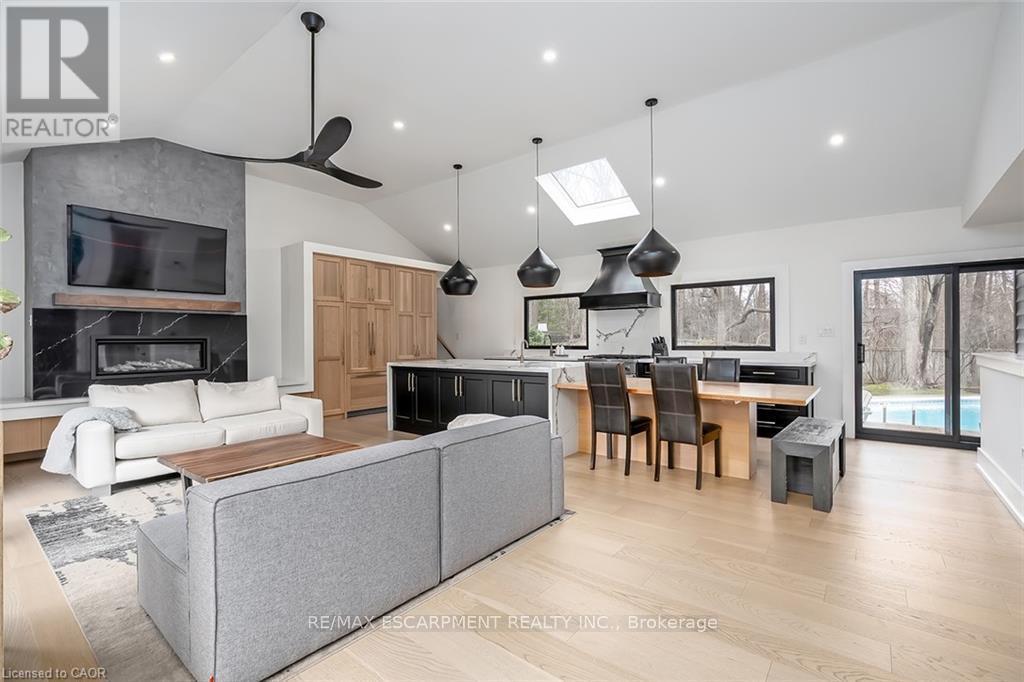 327 GOODRAM DRIVE - 7