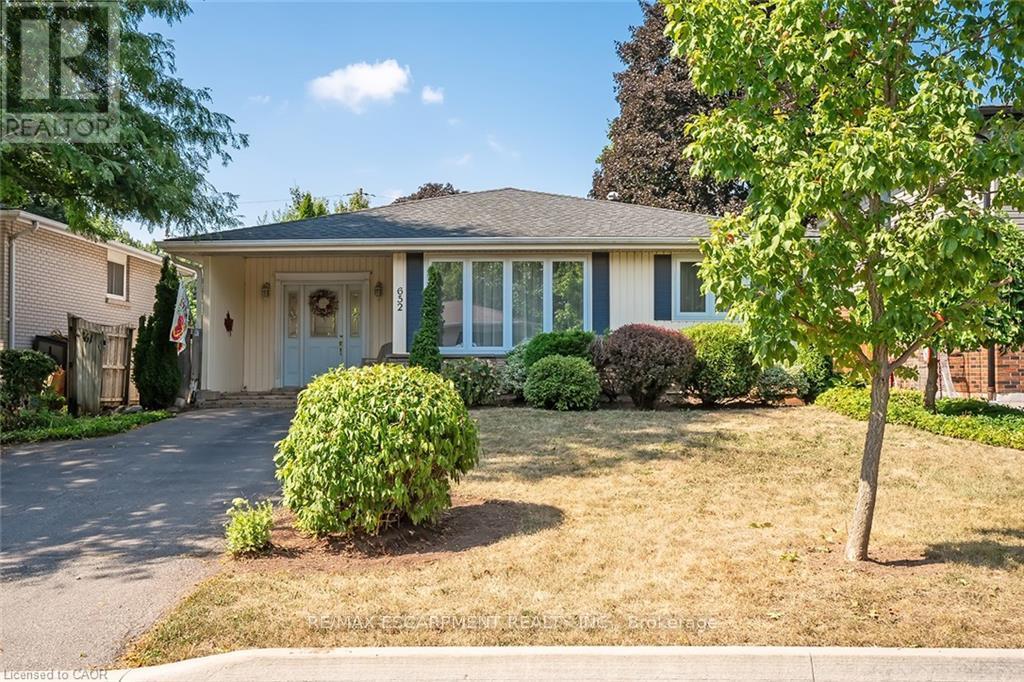 652 ARDLEIGH CRESCENT - 2