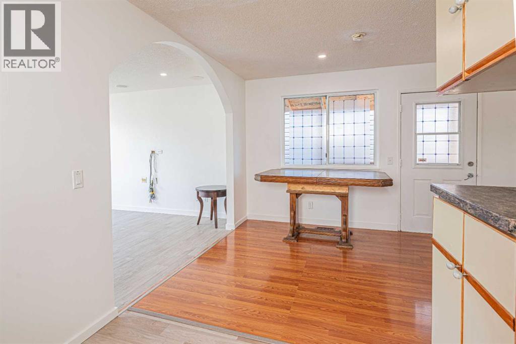14 Martindale Mews NE - 16