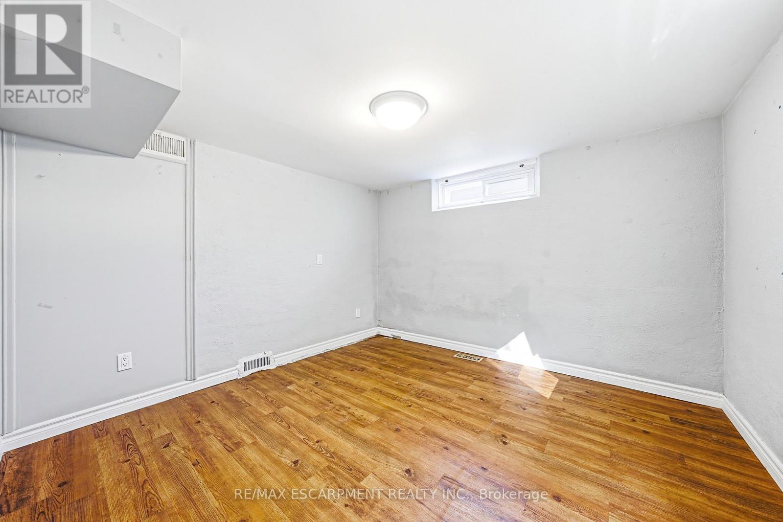 184 ARKELL STREET - 12