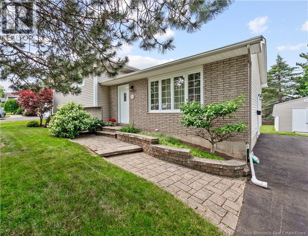 19 Monte Carlo Crescent - 1