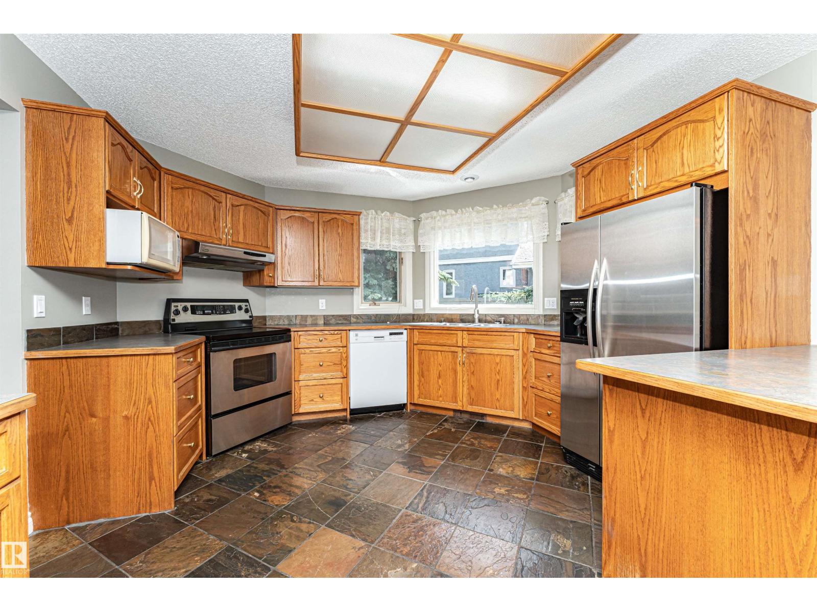 221 OCKENDEN PL NW - 24
