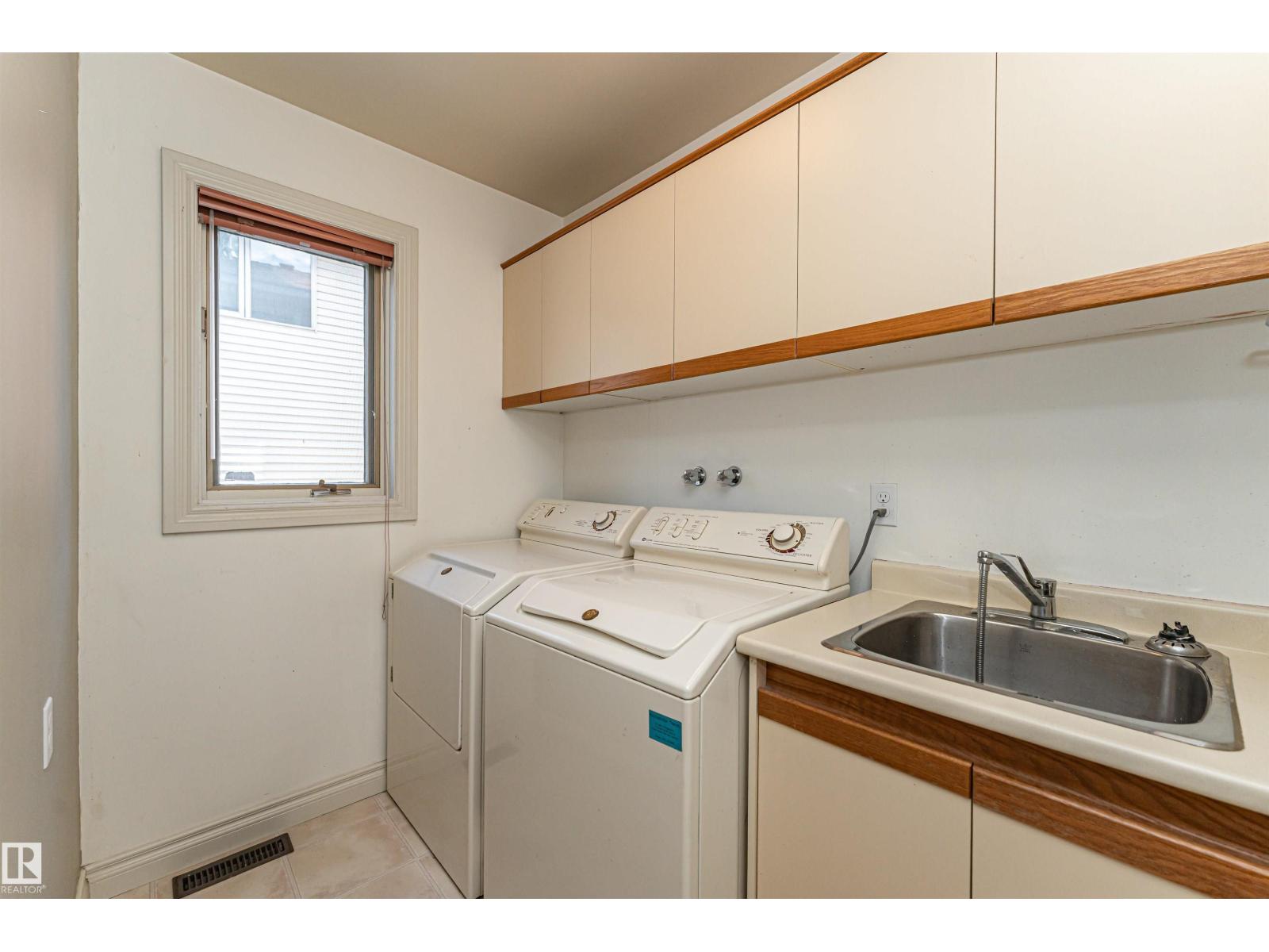221 OCKENDEN PL NW - 29