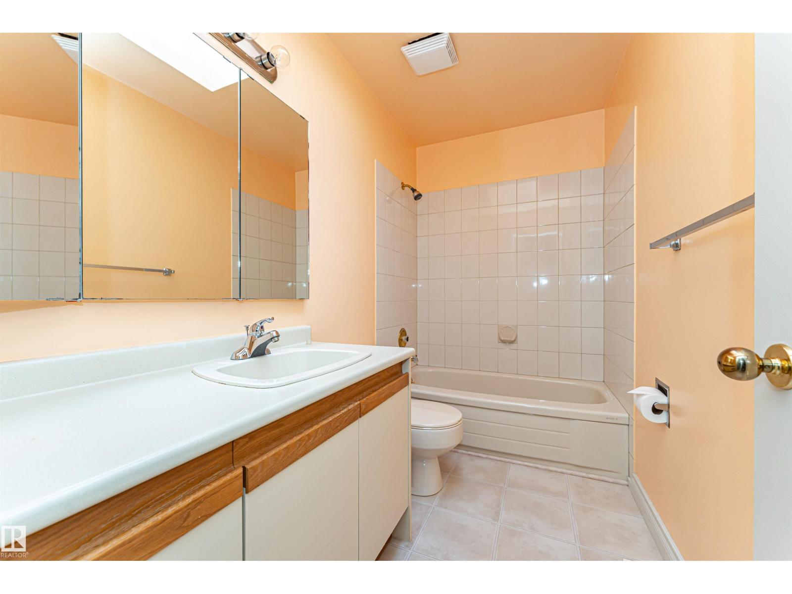 221 OCKENDEN PL NW - 44