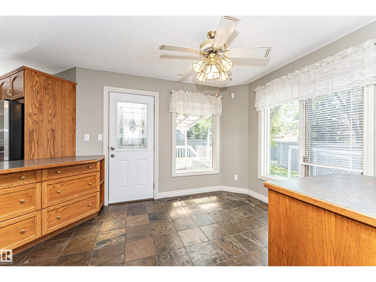 221 OCKENDEN PL NW - 18