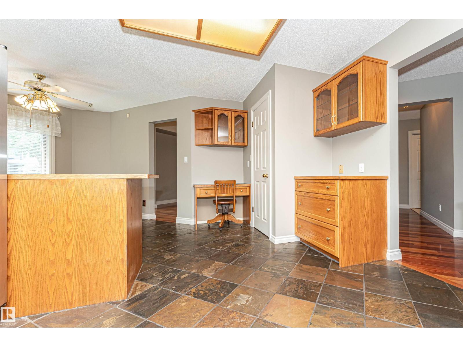 221 OCKENDEN PL NW - 22