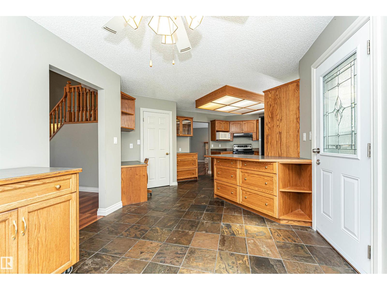 221 OCKENDEN PL NW - 20