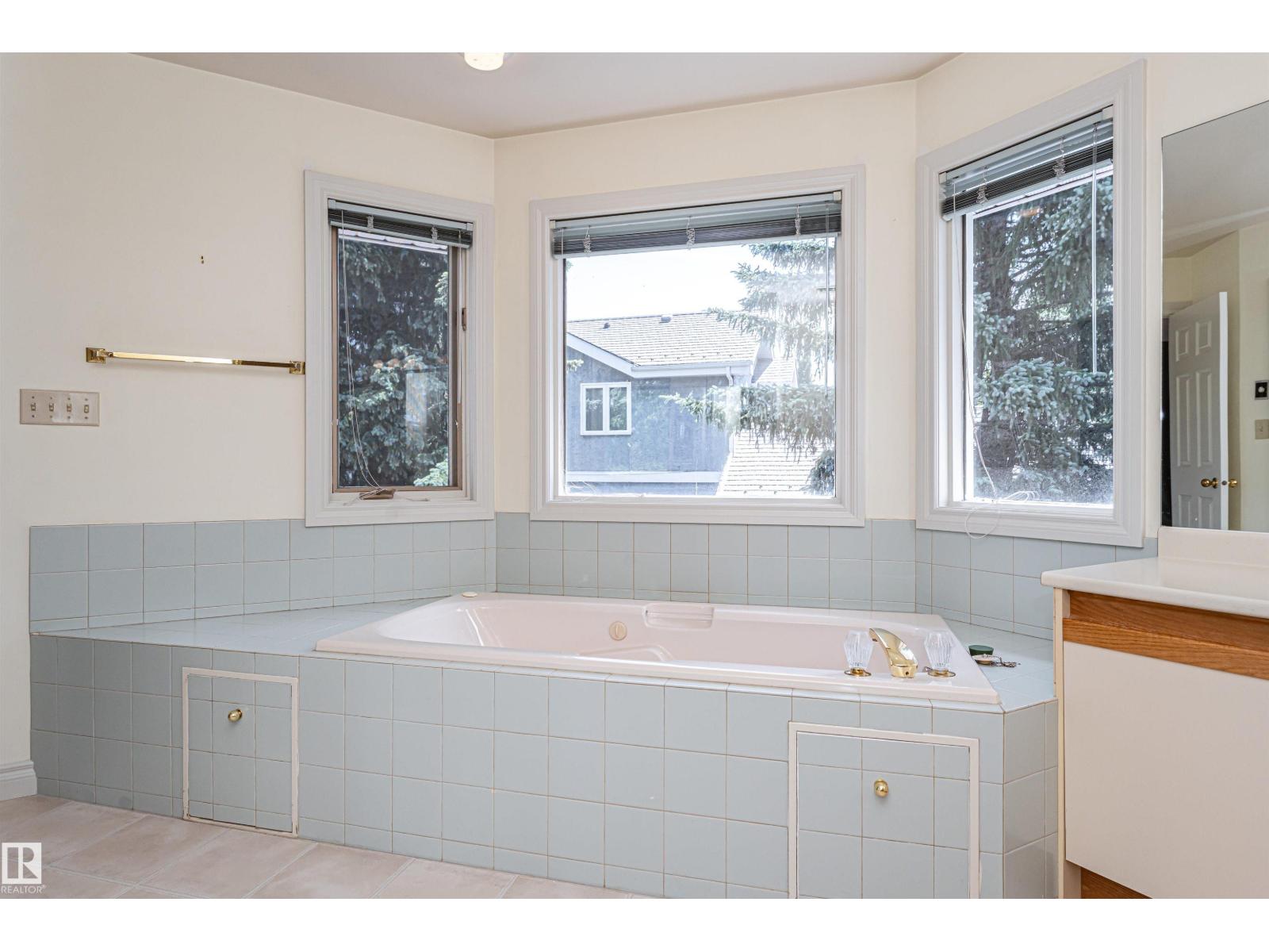 221 OCKENDEN PL NW - 38