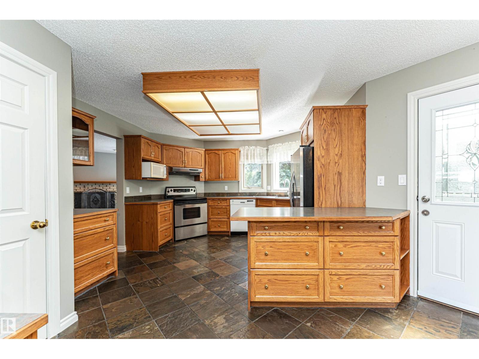 221 OCKENDEN PL NW - 21