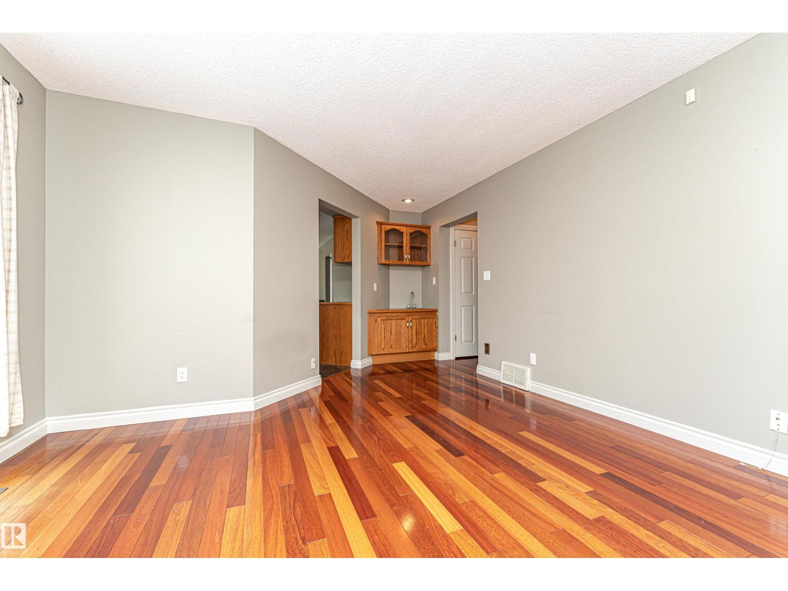 221 OCKENDEN PL NW - 26