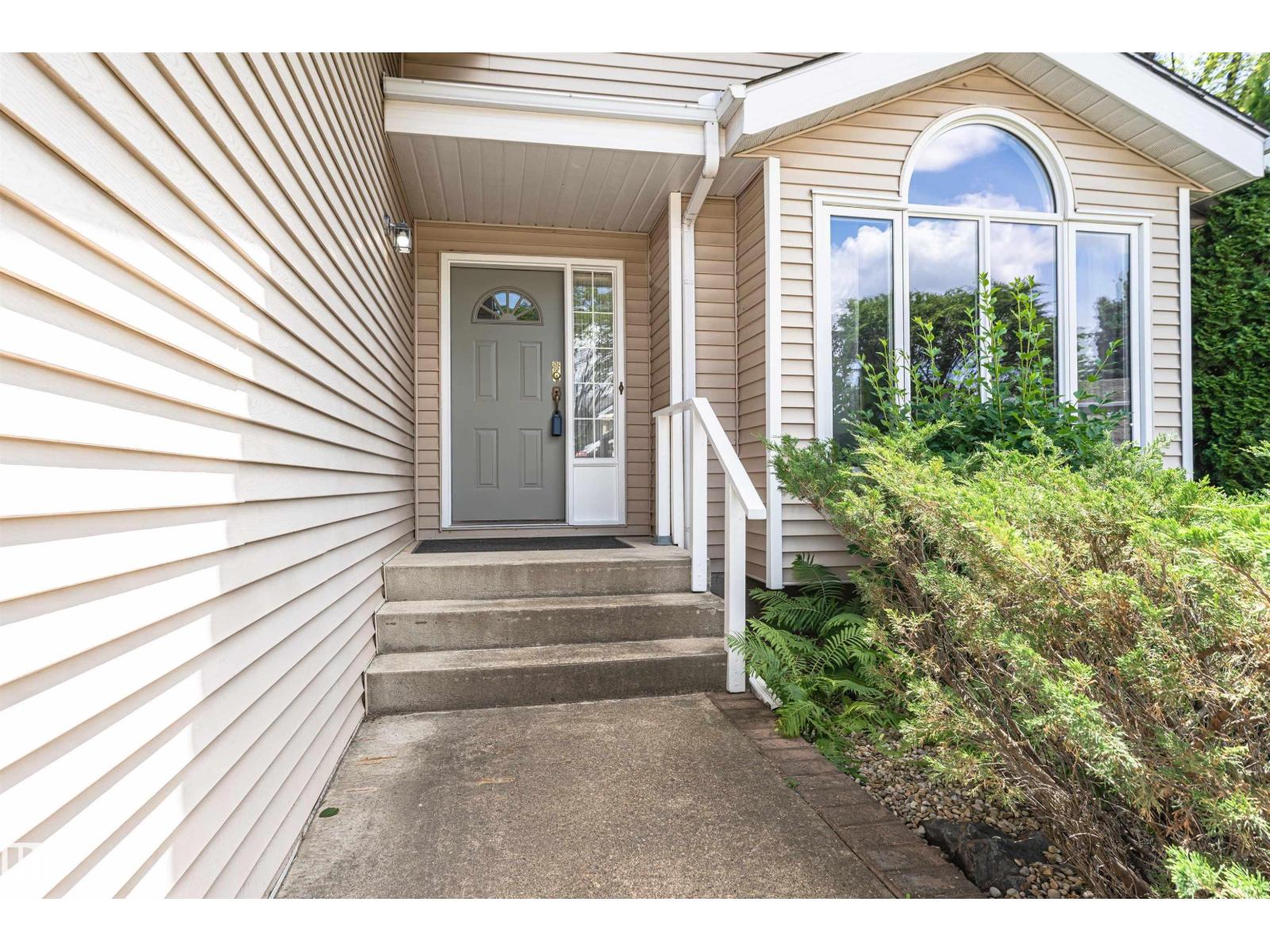 221 OCKENDEN PL NW - 12