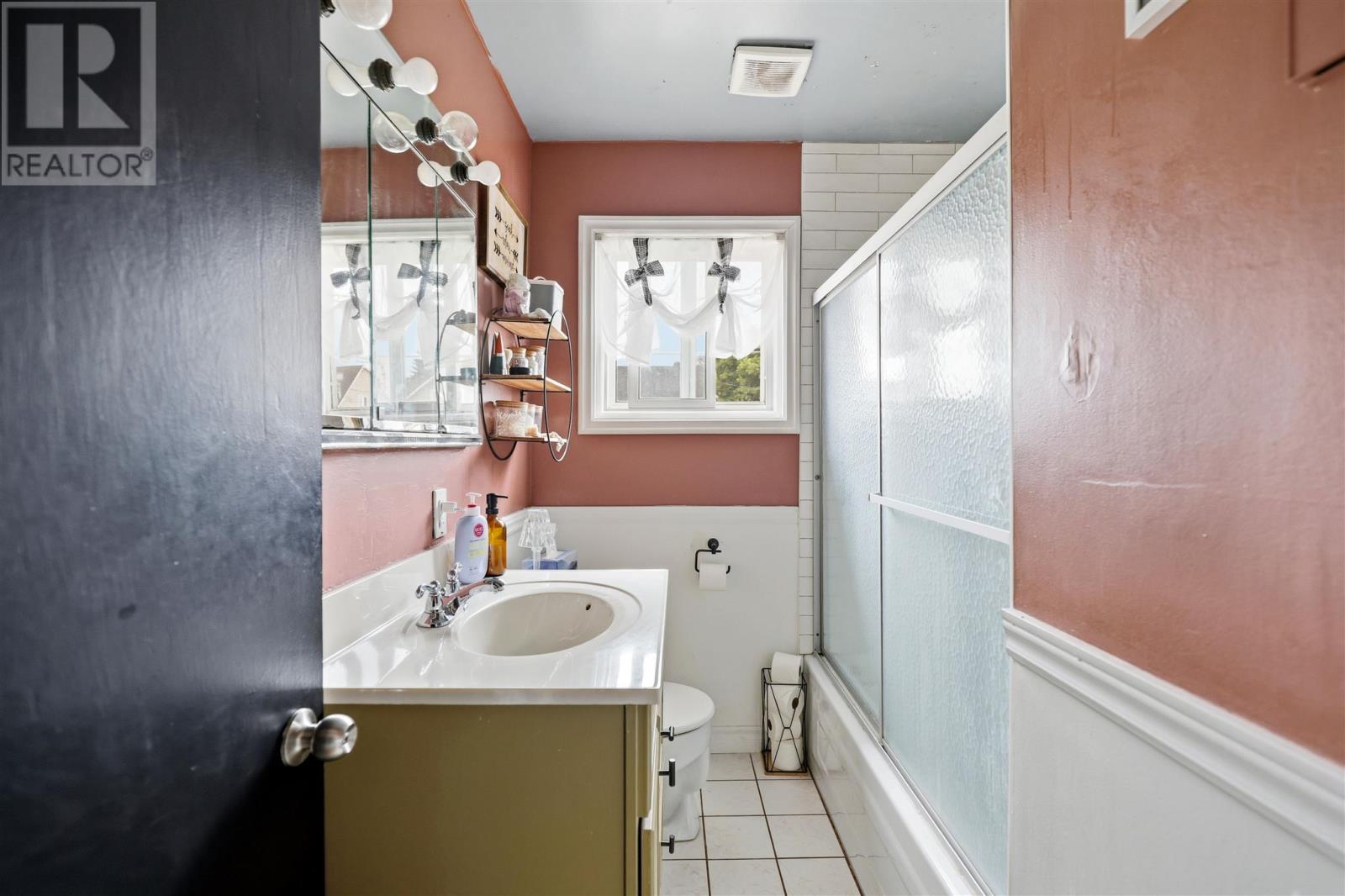 110 Henrietta AVE - 14