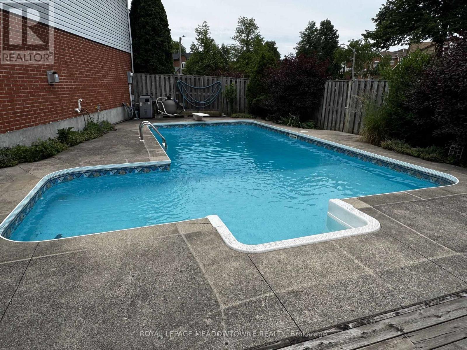 38 MCKILLOP COURT - 45