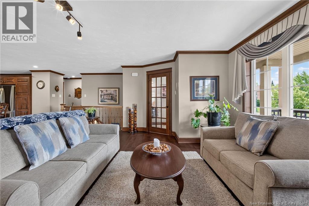 115 Royal Oaks Boulevard - 8