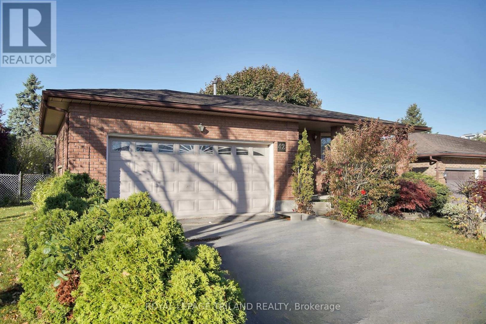 42 APPLEGREEN GROVE - 2