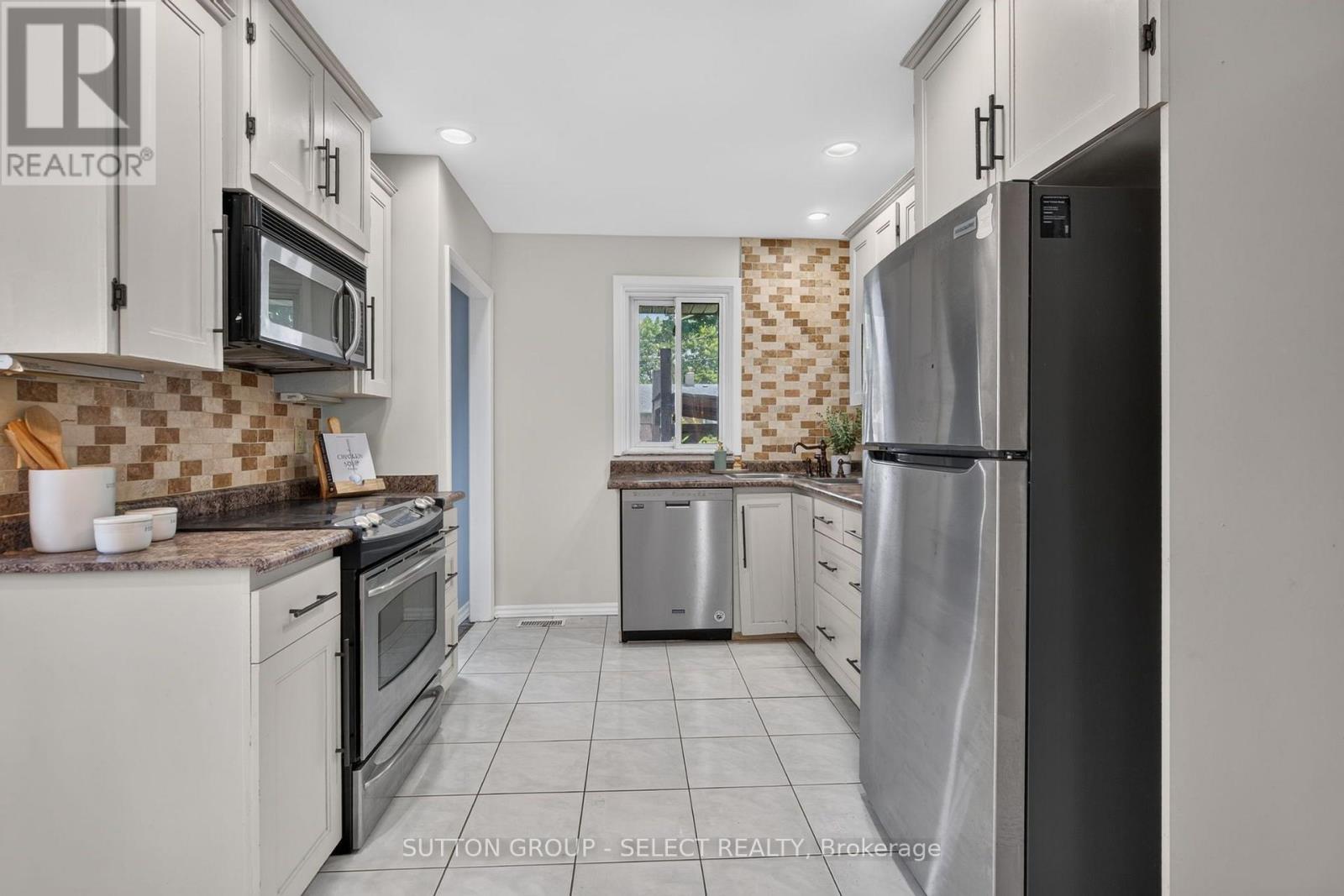 198 ARLINGTON CRESCENT - 10
