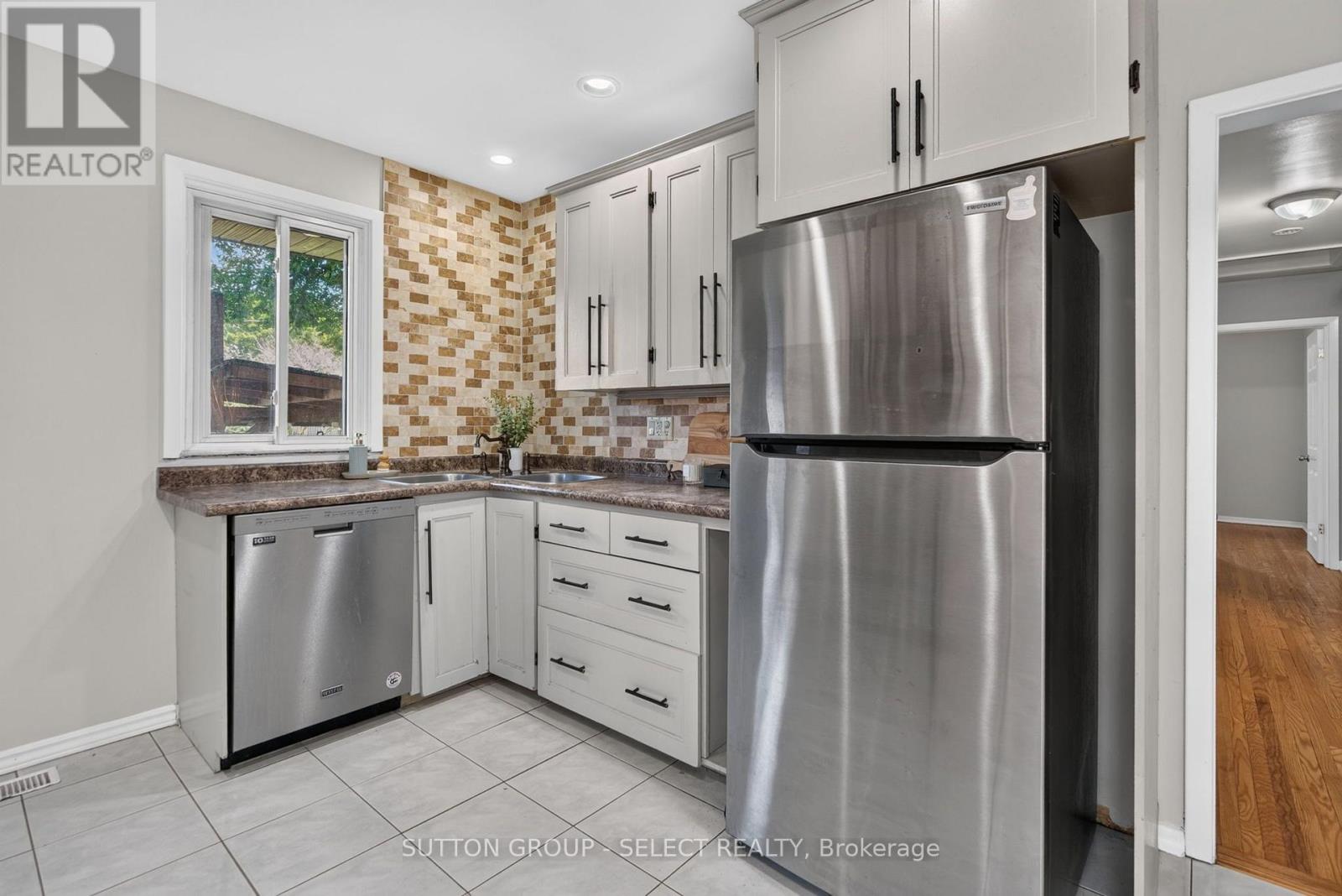198 ARLINGTON CRESCENT - 11